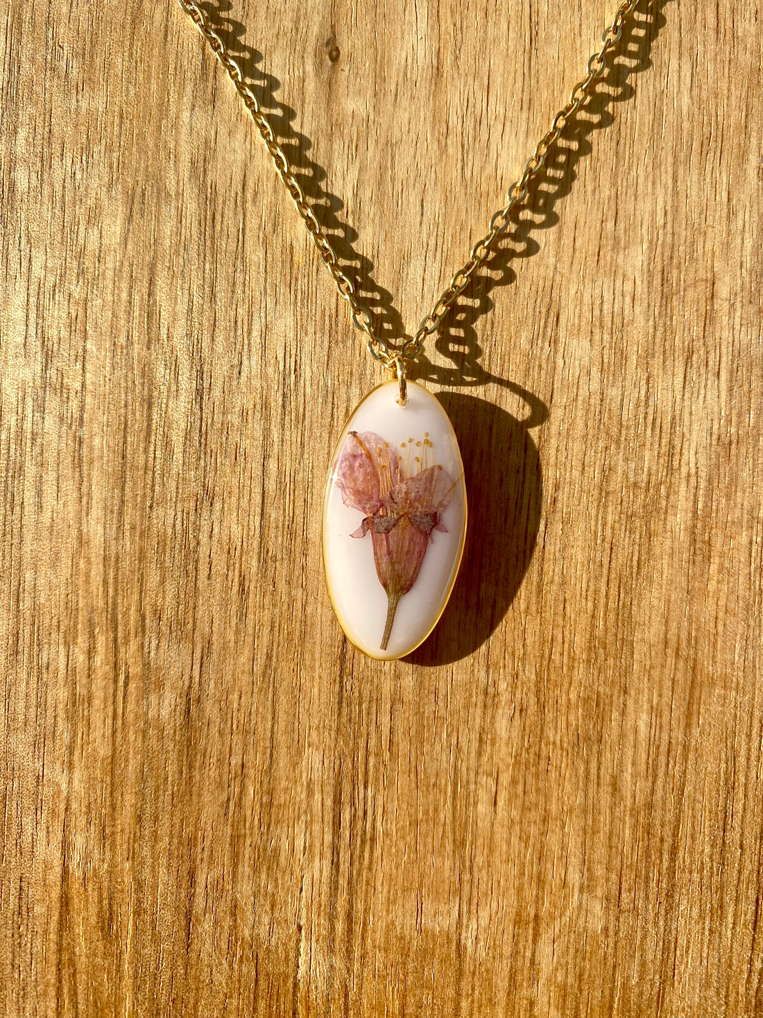 Oval White Single Flower